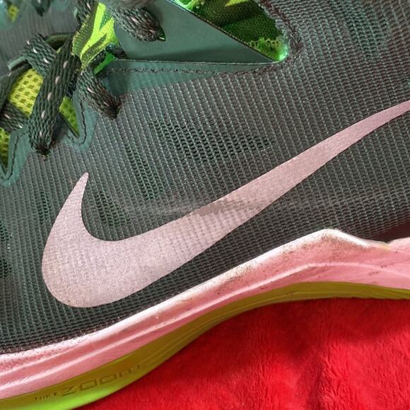 Nike Zoom Hyperquickness GRFX Basketball Shoes in Green main image 6